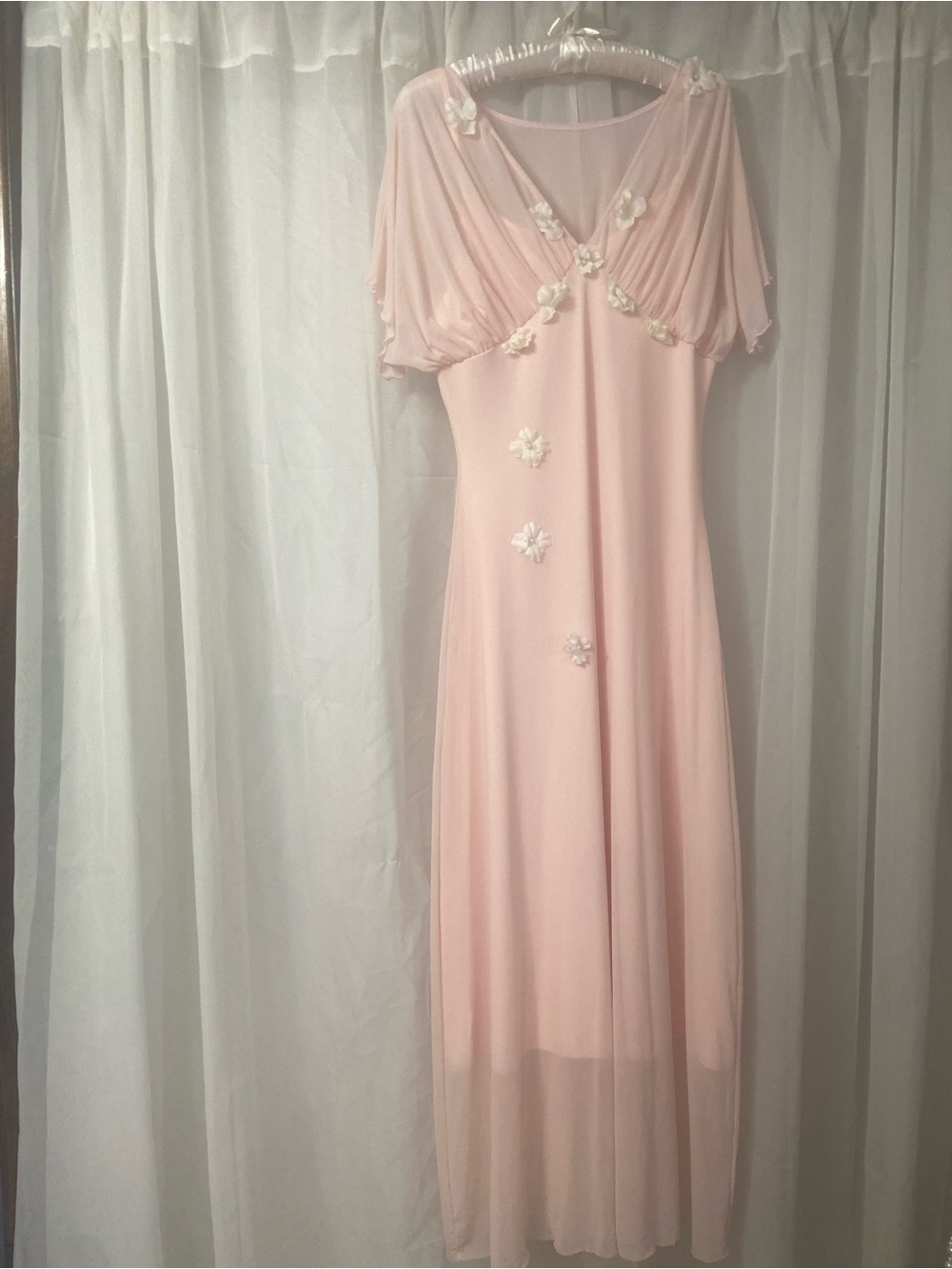 Elegant Evening Dress with Floral Appliqué